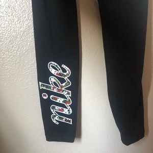 NEW W TAGS - NIKE - Sm Black Leggings